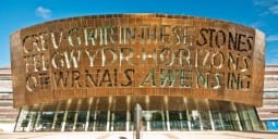 Flights Qatar to Cardiff