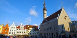 Flights Qatar to Tallinn